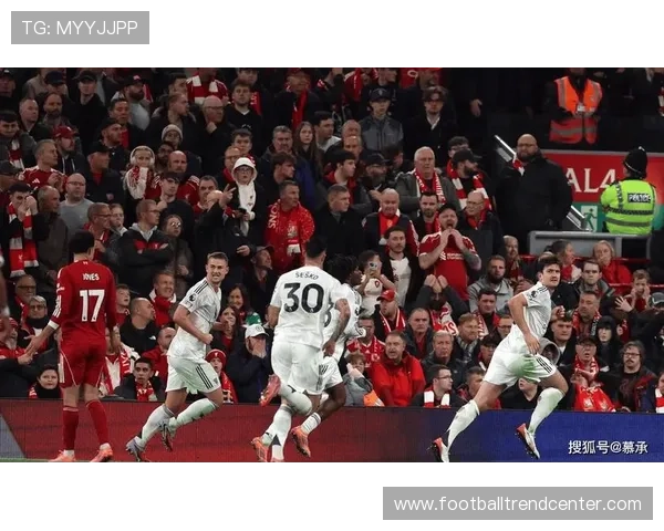 欧洲足坛焦点对决：豪门球队争夺欧冠资格，球迷热议未来赛季前景