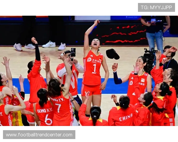 中国女排夺冠征程回顾 球迷热议赛场精彩瞬间